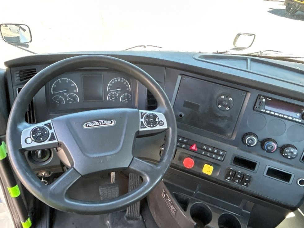 Day Cab Tractor-Heavy Duty Tractors-Freightliner-2023-T12664ST-Jessup-PA-734,422\n\t\tmiles-$ 36,250 - Image 11