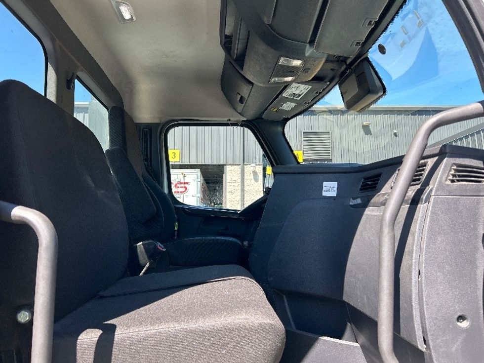 Day Cab Tractor-Heavy Duty Tractors-Freightliner-2023-T12664ST-Jessup-PA-734,422\n\t\tmiles-$ 36,250 - Image 14