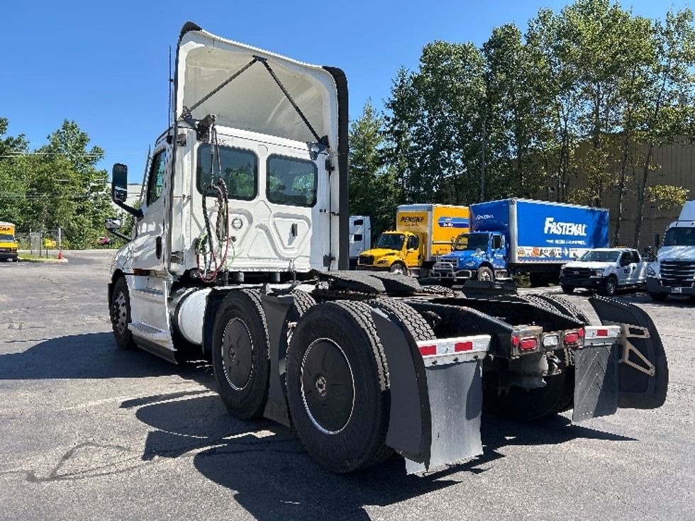 Day Cab Tractor-Heavy Duty Tractors-Freightliner-2023-T12664ST-Jessup-PA-734,422\n\t\tmiles-$ 36,250 - Image 5