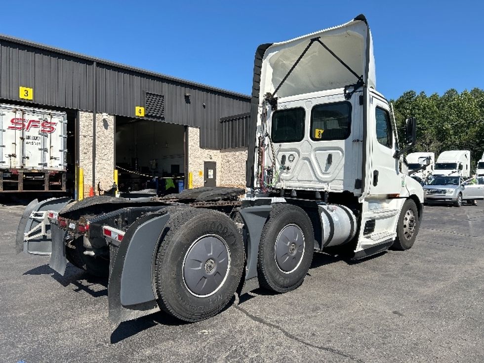Day Cab Tractor-Heavy Duty Tractors-Freightliner-2023-T12664ST-Jessup-PA-734,422\n\t\tmiles-$ 36,250 - Image 7