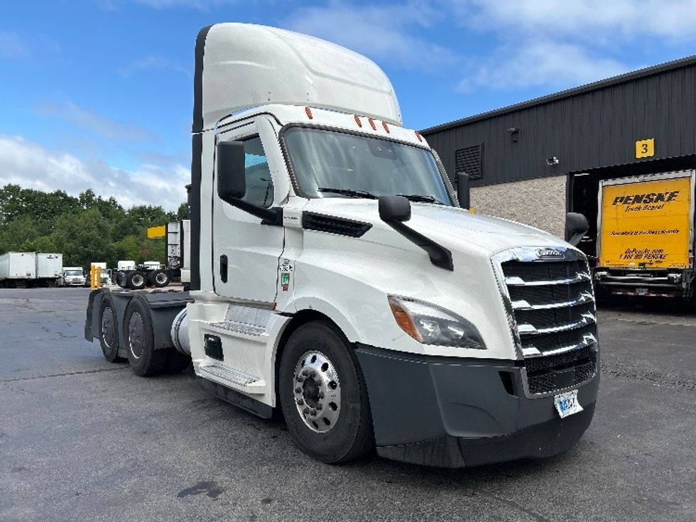 Day Cab Tractor-Heavy Duty Tractors-Freightliner-2023-T12664ST-Jessup-PA-757,923\n\t\tmiles-$ 36,250 - Image 1