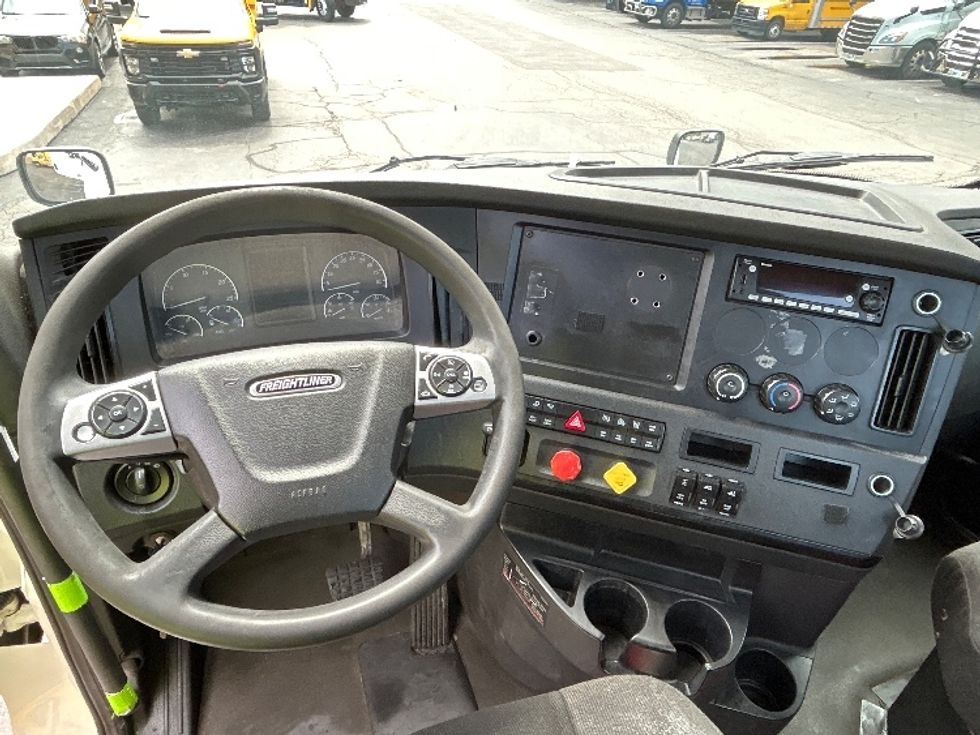 Day Cab Tractor-Heavy Duty Tractors-Freightliner-2023-T12664ST-Jessup-PA-757,923\n\t\tmiles-$ 36,250 - Image 11