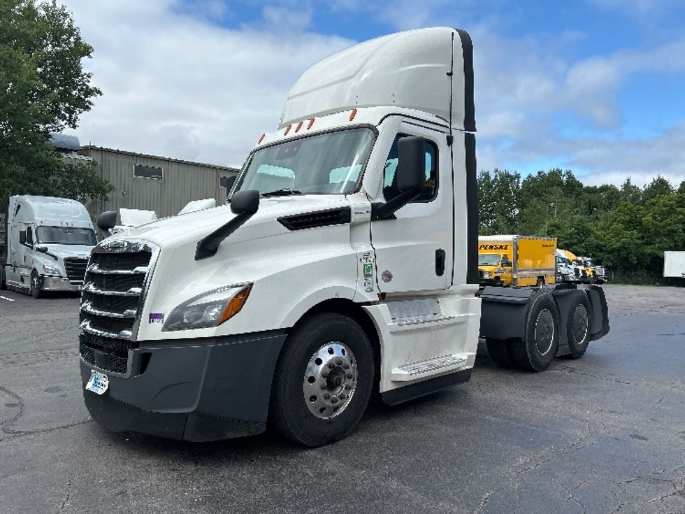 Day Cab Tractor-Heavy Duty Tractors-Freightliner-2023-T12664ST-Jessup-PA-757,923\n\t\tmiles-$ 36,250 - Image 3