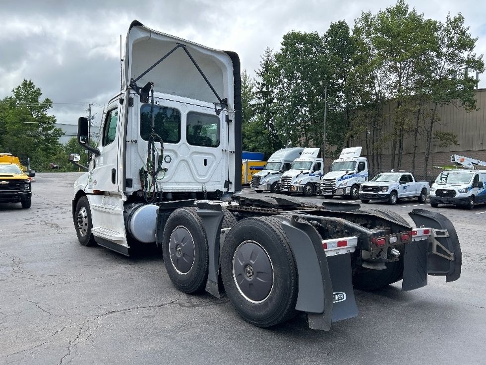 Day Cab Tractor-Heavy Duty Tractors-Freightliner-2023-T12664ST-Jessup-PA-757,923\n\t\tmiles-$ 36,250 - Image 5