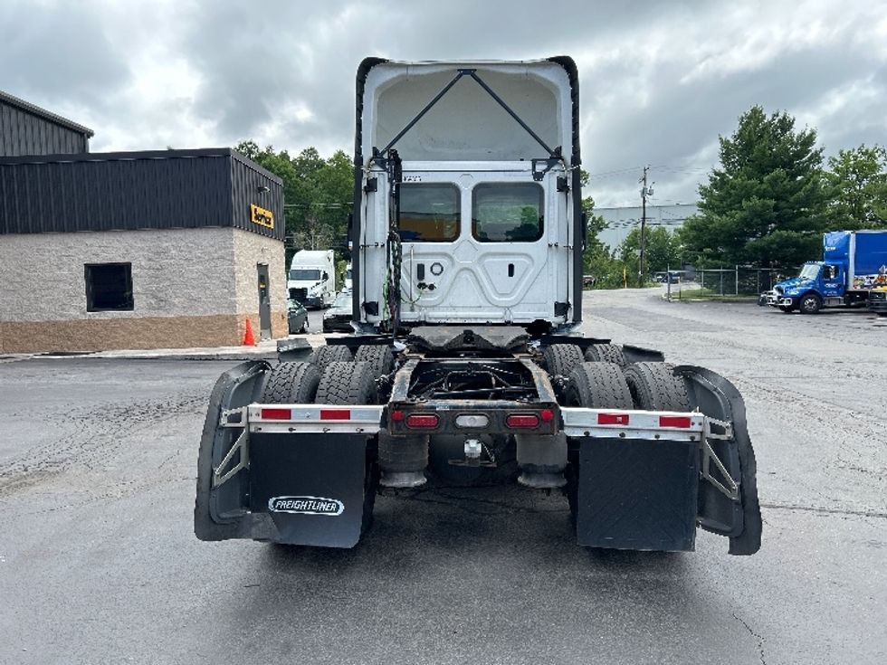 Day Cab Tractor-Heavy Duty Tractors-Freightliner-2023-T12664ST-Jessup-PA-757,923\n\t\tmiles-$ 36,250 - Image 6