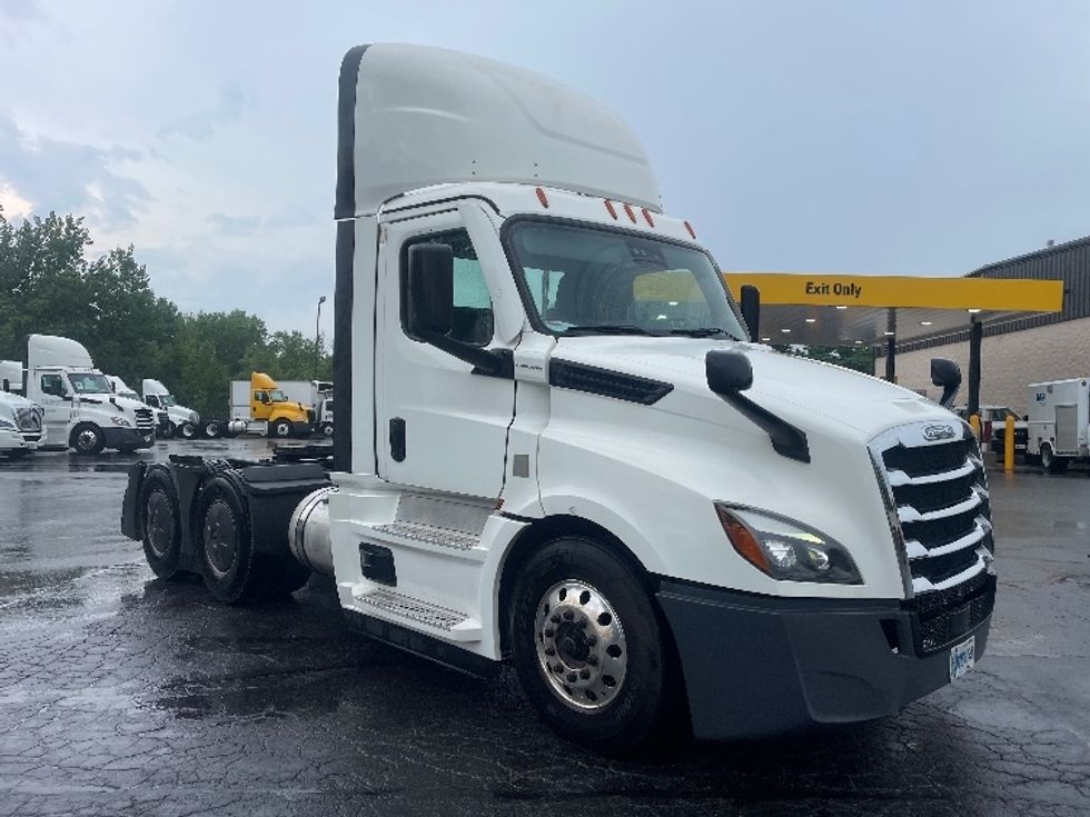 Day Cab Tractor-Heavy Duty Tractors-Freightliner-2023-T12664ST-Jessup-PA-761,676\n\t\tmiles-$ 36,250 - Image 1