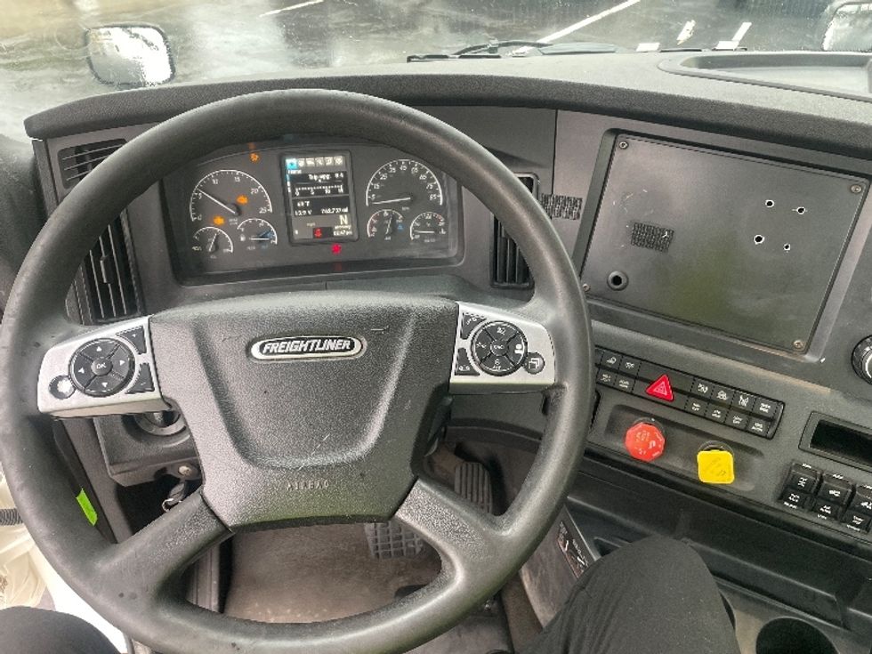 Day Cab Tractor-Heavy Duty Tractors-Freightliner-2023-T12664ST-Jessup-PA-761,676\n\t\tmiles-$ 36,250 - Image 11