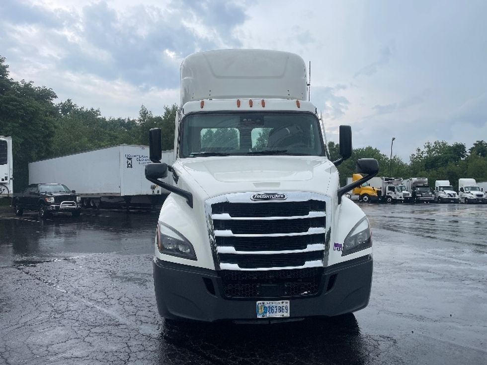 Day Cab Tractor-Heavy Duty Tractors-Freightliner-2023-T12664ST-Jessup-PA-761,676\n\t\tmiles-$ 36,250 - Image 2