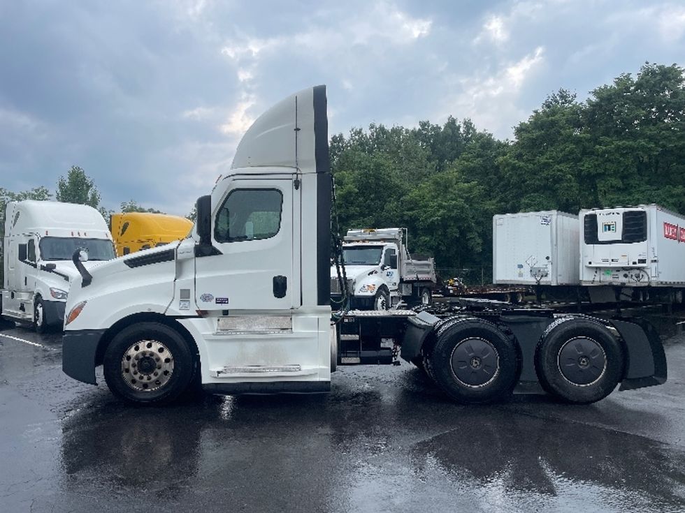 Day Cab Tractor-Heavy Duty Tractors-Freightliner-2023-T12664ST-Jessup-PA-761,676\n\t\tmiles-$ 36,250 - Image 4
