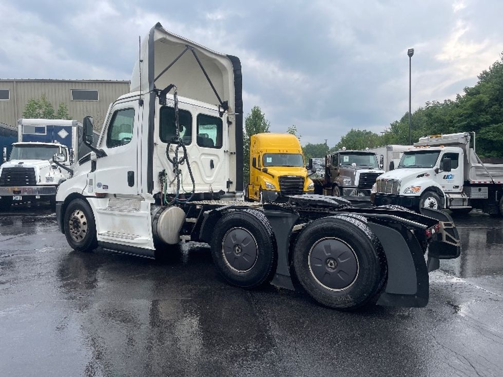 Day Cab Tractor-Heavy Duty Tractors-Freightliner-2023-T12664ST-Jessup-PA-761,676\n\t\tmiles-$ 36,250 - Image 5