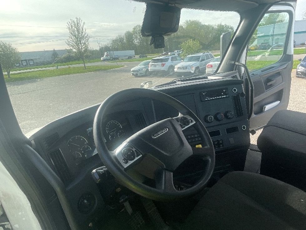 Day Cab Tractor-Heavy Duty Tractors-Freightliner-2023-T12664ST-Lansing-MI-372,432\n\t\tmiles-$ 74,750 - Image 10