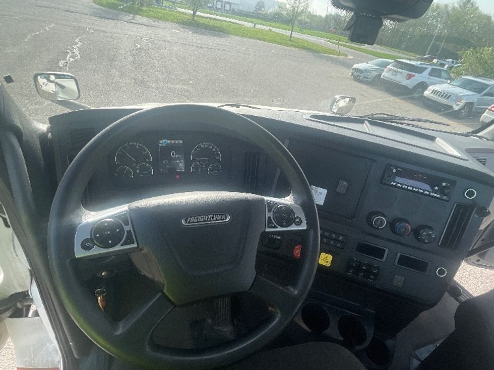 Day Cab Tractor-Heavy Duty Tractors-Freightliner-2023-T12664ST-Lansing-MI-372,432\n\t\tmiles-$ 74,750 - Image 11