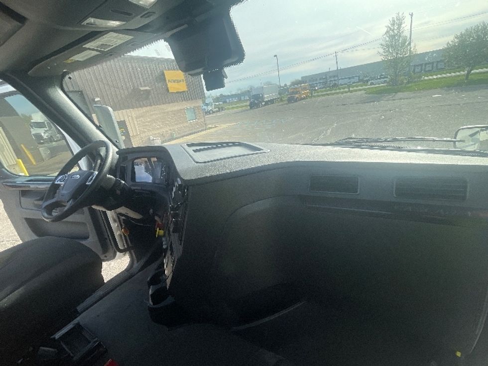 Day Cab Tractor-Heavy Duty Tractors-Freightliner-2023-T12664ST-Lansing-MI-372,432\n\t\tmiles-$ 74,750 - Image 13