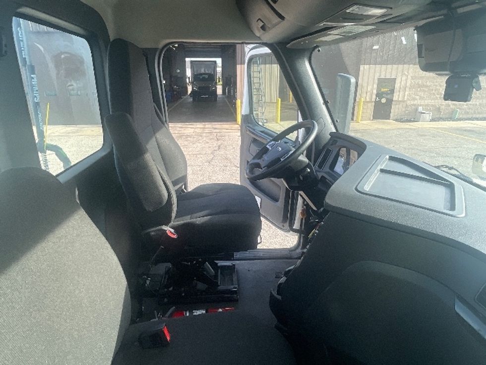 Day Cab Tractor-Heavy Duty Tractors-Freightliner-2023-T12664ST-Lansing-MI-372,432\n\t\tmiles-$ 74,750 - Image 14