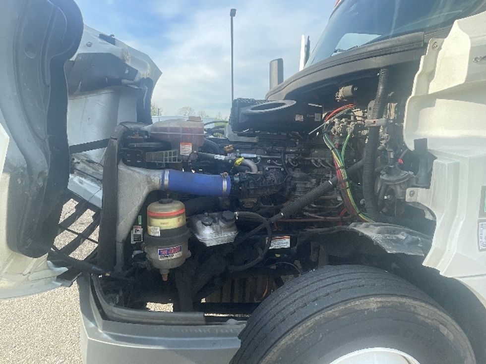 Day Cab Tractor-Heavy Duty Tractors-Freightliner-2023-T12664ST-Lansing-MI-372,432\n\t\tmiles-$ 74,750 - Image 16