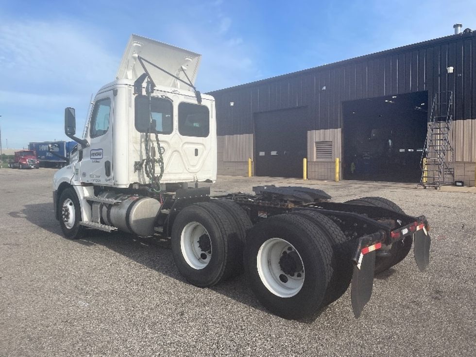 Day Cab Tractor-Heavy Duty Tractors-Freightliner-2023-T12664ST-Lansing-MI-372,432\n\t\tmiles-$ 74,750 - Image 5