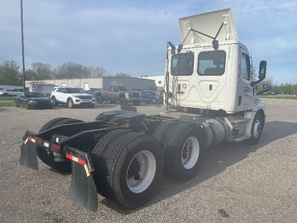 Day Cab Tractor-Heavy Duty Tractors-Freightliner-2023-T12664ST-Lansing-MI-372,432\n\t\tmiles-$ 74,750 - Image 7