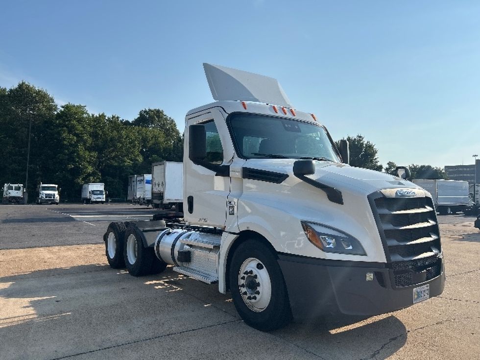 2018 Freightliner Cascadia 126" Day cab photo 13