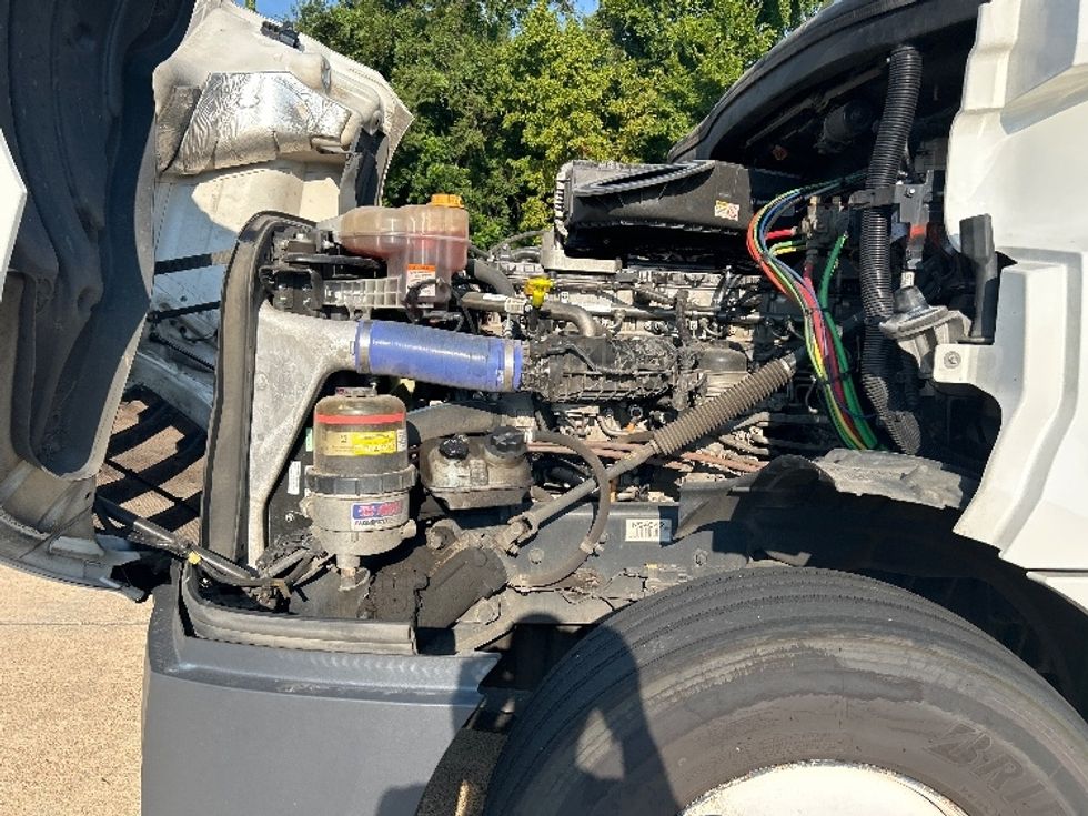 2023 Freightliner Cascadia 126" Day cab photo 16