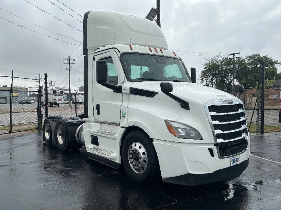 Day Cab Tractor-Heavy Duty Tractors-Freightliner-2023-T12664ST-Moberly-MO-753,815\n\t\tmiles-$ 36,750 - Image 1