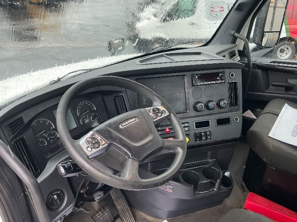 Day Cab Tractor-Heavy Duty Tractors-Freightliner-2023-T12664ST-Moberly-MO-753,815\n\t\tmiles-$ 36,750 - Image 10