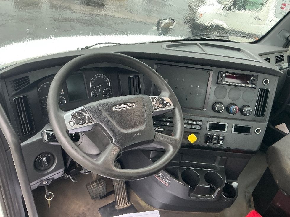 Day Cab Tractor-Heavy Duty Tractors-Freightliner-2023-T12664ST-Moberly-MO-753,815\n\t\tmiles-$ 36,750 - Image 11