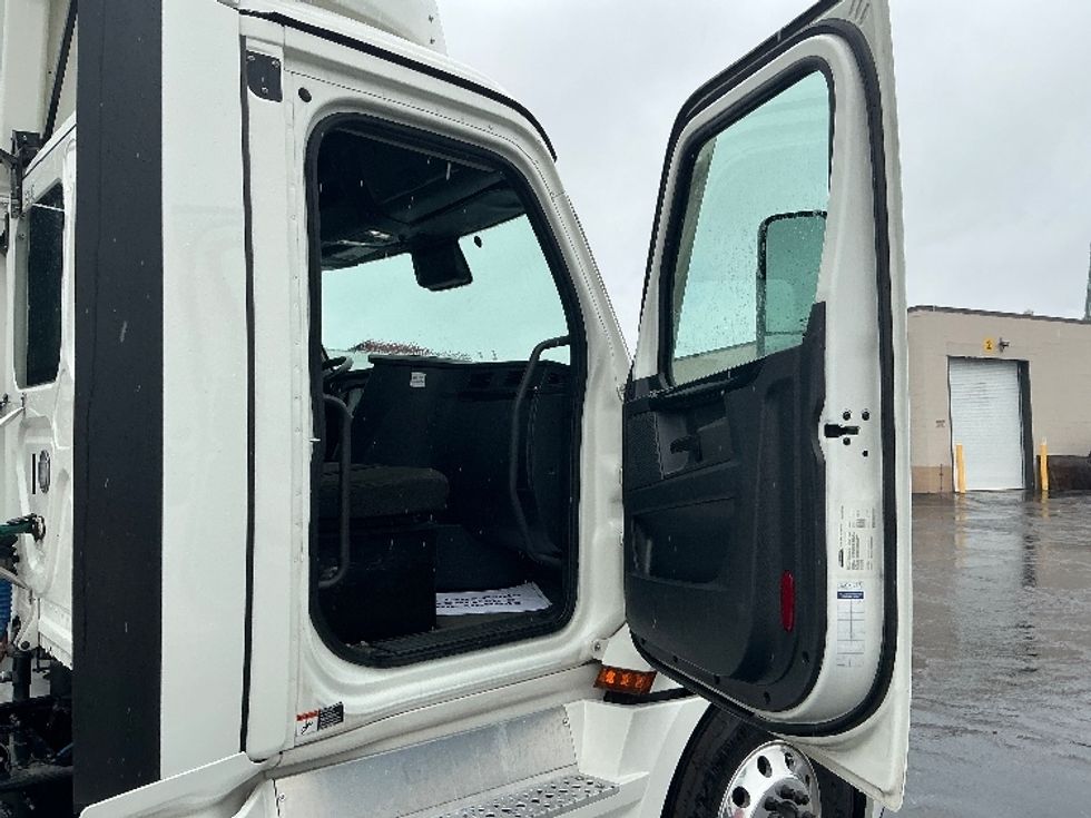 Day Cab Tractor-Heavy Duty Tractors-Freightliner-2023-T12664ST-Moberly-MO-753,815\n\t\tmiles-$ 36,750 - Image 12