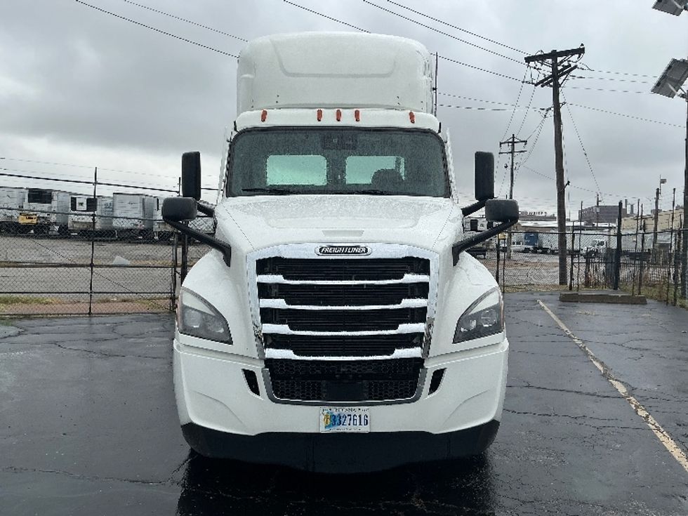 Day Cab Tractor-Heavy Duty Tractors-Freightliner-2023-T12664ST-Moberly-MO-753,815\n\t\tmiles-$ 36,750 - Image 2