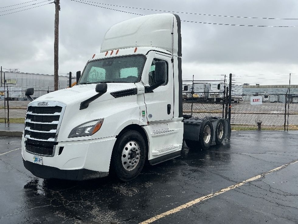 Day Cab Tractor-Heavy Duty Tractors-Freightliner-2023-T12664ST-Moberly-MO-753,815\n\t\tmiles-$ 36,750 - Image 3