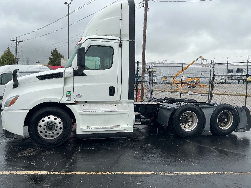 Day Cab Tractor-Heavy Duty Tractors-Freightliner-2023-T12664ST-Moberly-MO-753,815\n\t\tmiles-$ 36,750 - Image 4