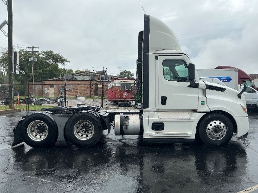 Day Cab Tractor-Heavy Duty Tractors-Freightliner-2023-T12664ST-Moberly-MO-753,815\n\t\tmiles-$ 36,750 - Image 8