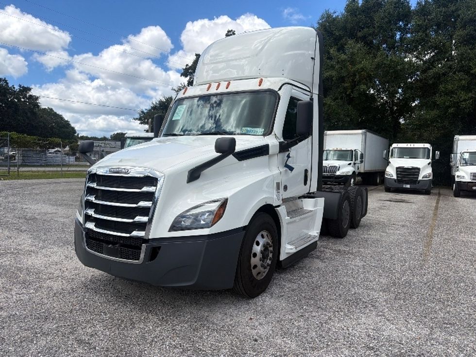 Day Cab Tractor-Heavy Duty Tractors-Freightliner-2023-T12664ST-Pensacola-FL-784,148\n\t\tmiles-$ 36,750 - Image 1