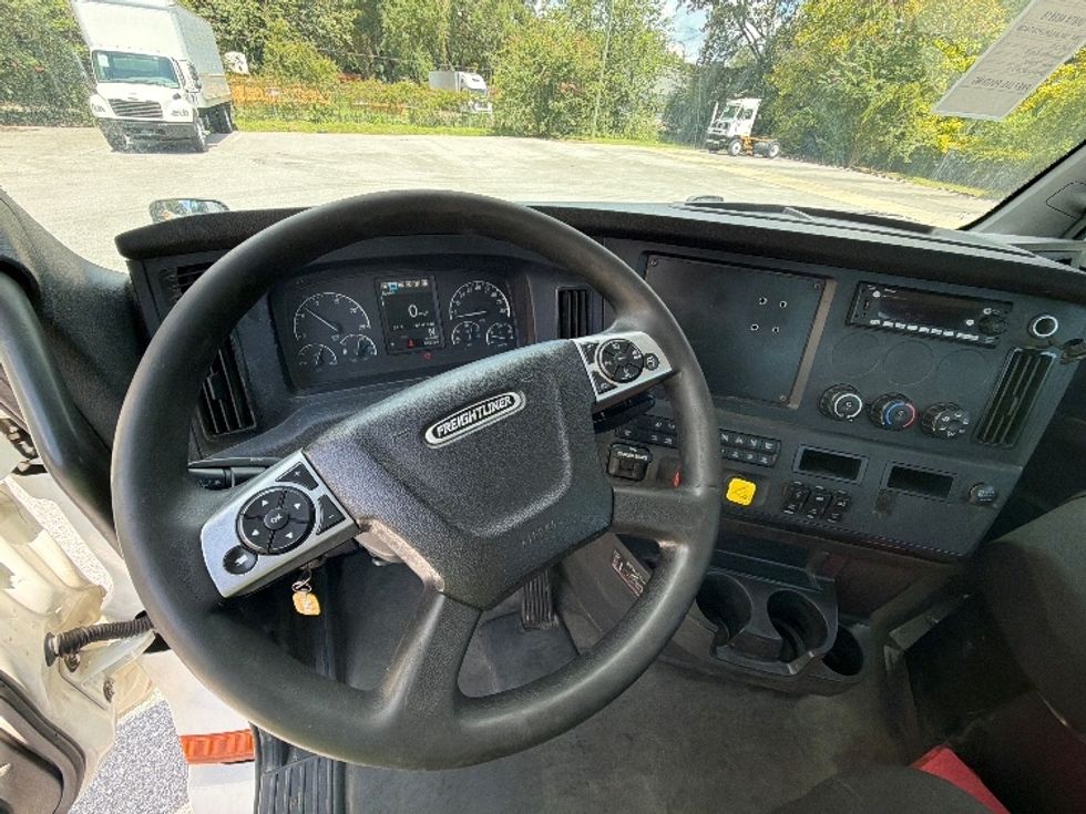 Day Cab Tractor-Heavy Duty Tractors-Freightliner-2023-T12664ST-Pensacola-FL-784,148\n\t\tmiles-$ 36,750 - Image 11