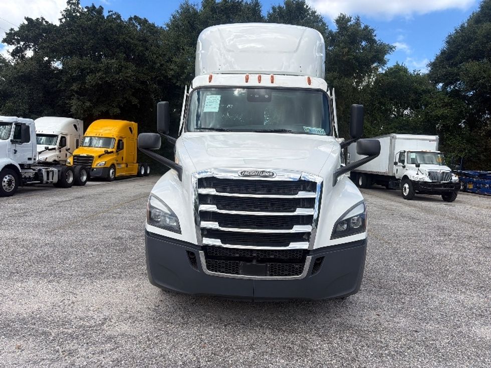 Day Cab Tractor-Heavy Duty Tractors-Freightliner-2023-T12664ST-Pensacola-FL-784,148\n\t\tmiles-$ 36,750 - Image 2