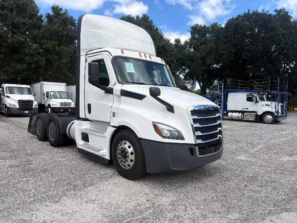 Day Cab Tractor-Heavy Duty Tractors-Freightliner-2023-T12664ST-Pensacola-FL-784,148\n\t\tmiles-$ 36,750 - Image 3
