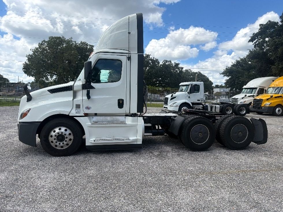 Day Cab Tractor-Heavy Duty Tractors-Freightliner-2023-T12664ST-Pensacola-FL-784,148\n\t\tmiles-$ 36,750 - Image 4