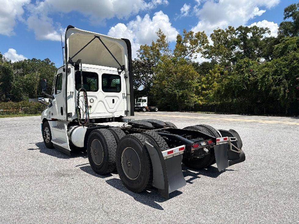 Day Cab Tractor-Heavy Duty Tractors-Freightliner-2023-T12664ST-Pensacola-FL-784,148\n\t\tmiles-$ 36,750 - Image 5
