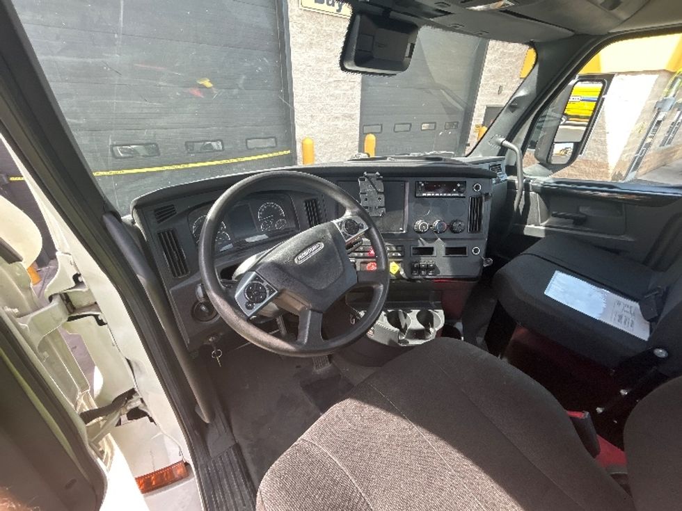Day Cab Tractor-Heavy Duty Tractors-Freightliner-2023-T12664ST-Phoenix-AZ-74,698\n\t\tmiles-$ 98,750 - Image 10