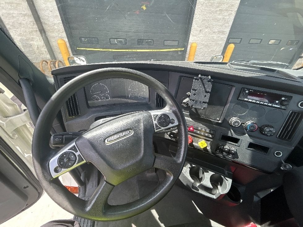 Day Cab Tractor-Heavy Duty Tractors-Freightliner-2023-T12664ST-Phoenix-AZ-74,698\n\t\tmiles-$ 98,750 - Image 11