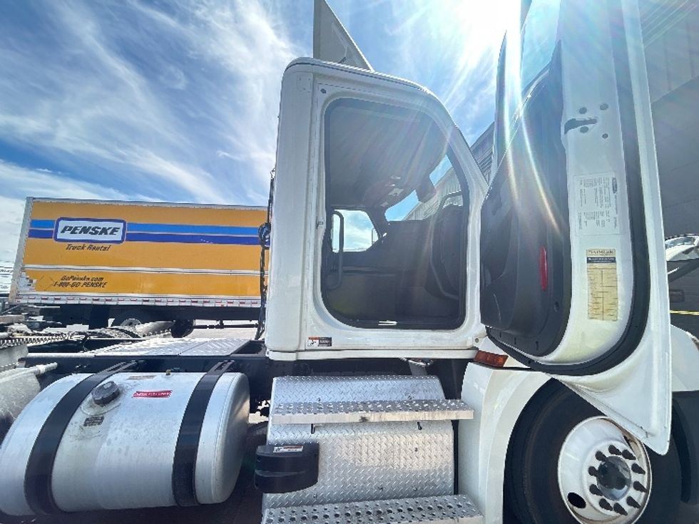 Day Cab Tractor-Heavy Duty Tractors-Freightliner-2023-T12664ST-Phoenix-AZ-74,698\n\t\tmiles-$ 98,750 - Image 12