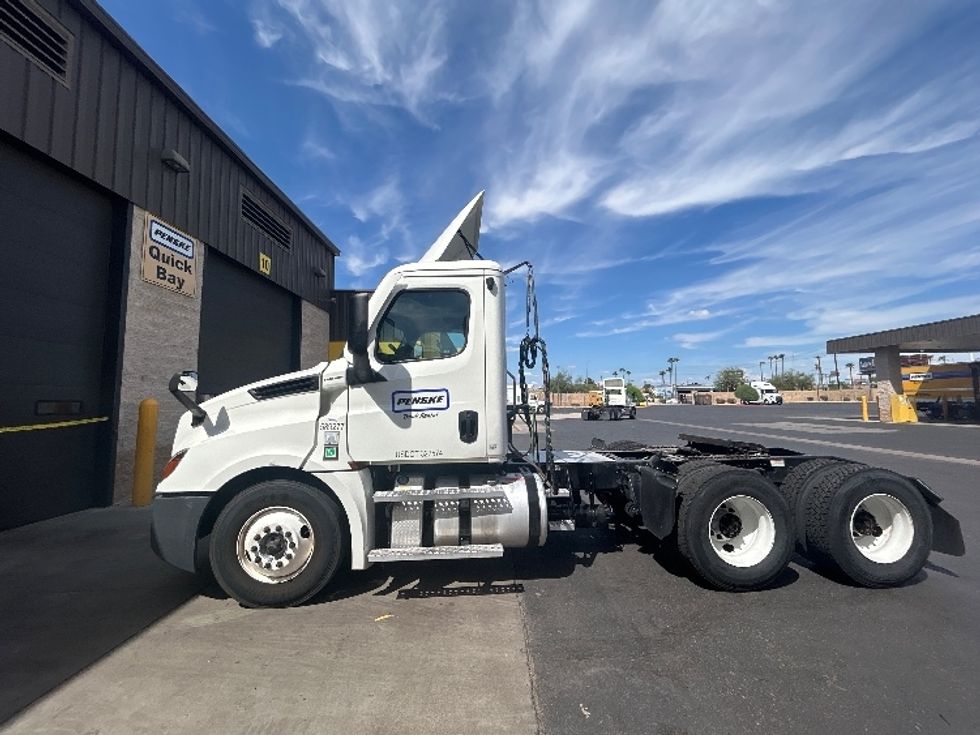 Day Cab Tractor-Heavy Duty Tractors-Freightliner-2023-T12664ST-Phoenix-AZ-74,698\n\t\tmiles-$ 98,750 - Image 4