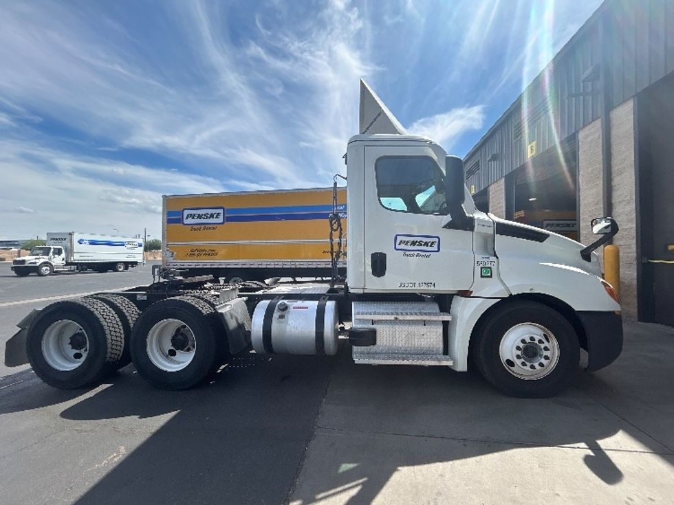 Day Cab Tractor-Heavy Duty Tractors-Freightliner-2023-T12664ST-Phoenix-AZ-74,698\n\t\tmiles-$ 98,750 - Image 8