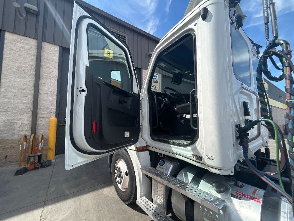 Day Cab Tractor-Heavy Duty Tractors-Freightliner-2023-T12664ST-Phoenix-AZ-74,698\n\t\tmiles-$ 98,750 - Image 9