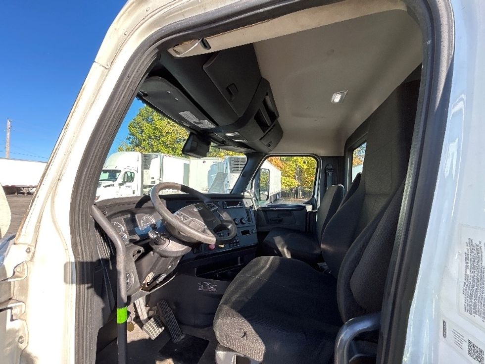 Day Cab Tractor-Heavy Duty Tractors-Freightliner-2023-T12664ST-Piqua-OH-726,617\n\t\tmiles-$ 40,000 - Image 10