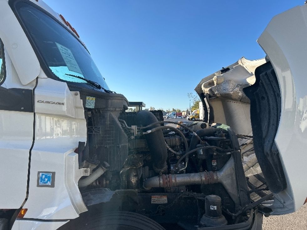 Day Cab Tractor-Heavy Duty Tractors-Freightliner-2023-T12664ST-Piqua-OH-726,617\n\t\tmiles-$ 40,000 - Image 15