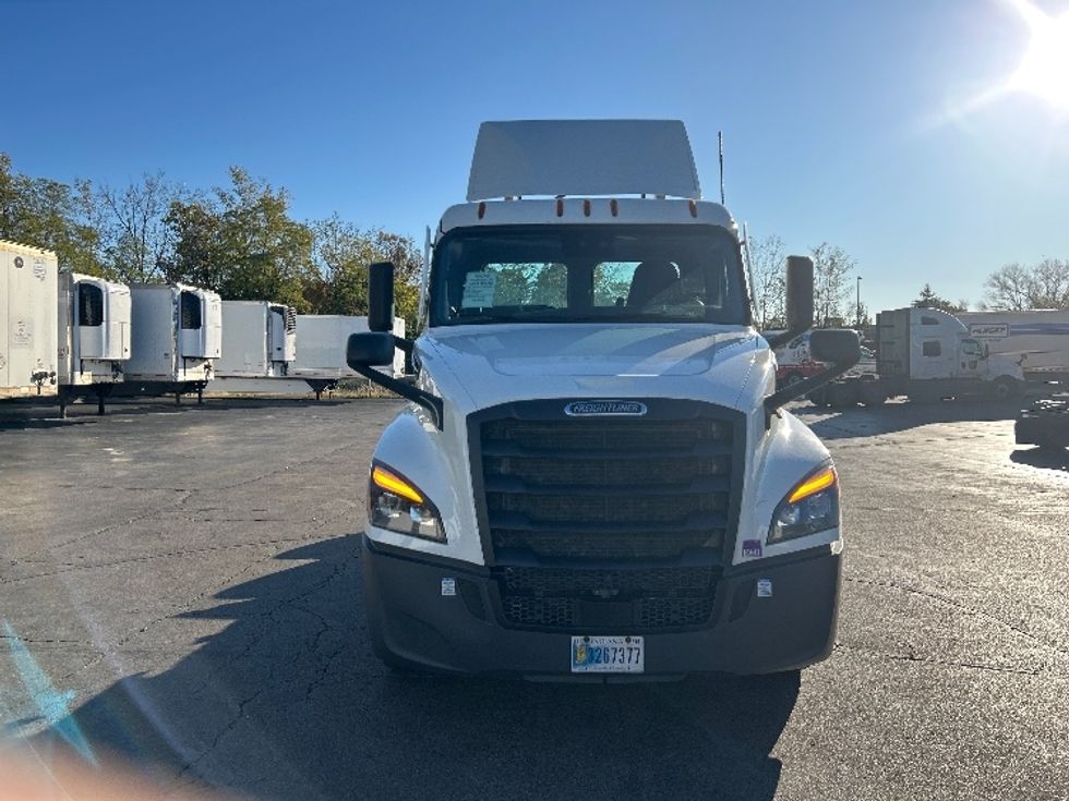 Day Cab Tractor-Heavy Duty Tractors-Freightliner-2023-T12664ST-Piqua-OH-726,617\n\t\tmiles-$ 40,000 - Image 2