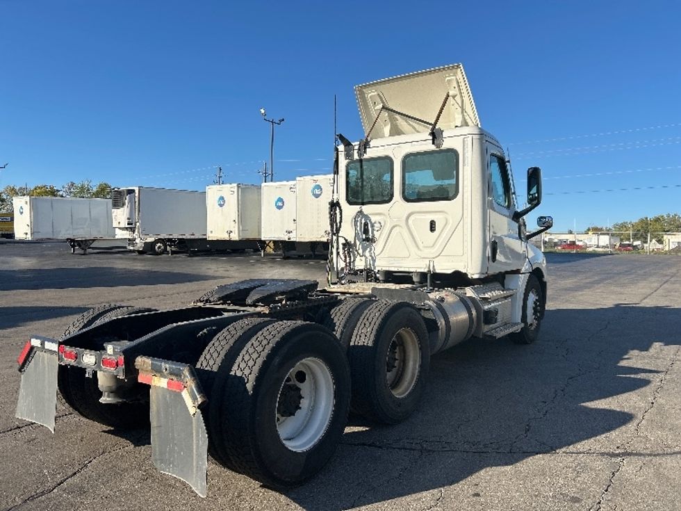 Day Cab Tractor-Heavy Duty Tractors-Freightliner-2023-T12664ST-Piqua-OH-726,617\n\t\tmiles-$ 40,000 - Image 7
