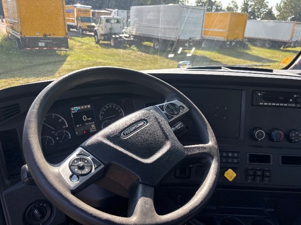 Day Cab Tractor-Heavy Duty Tractors-Freightliner-2023-T12664ST-Poplar Bluff-MO-700,880\n\t\tmiles-$ 38,500 - Image 10