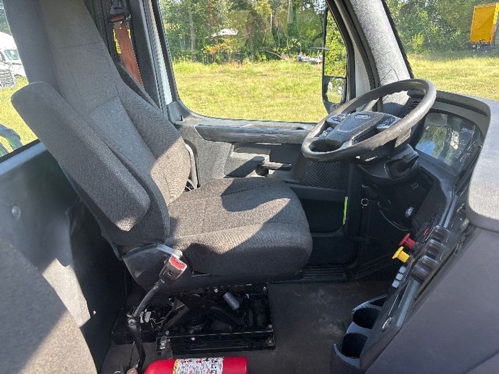 Day Cab Tractor-Heavy Duty Tractors-Freightliner-2023-T12664ST-Poplar Bluff-MO-700,880\n\t\tmiles-$ 38,500 - Image 14