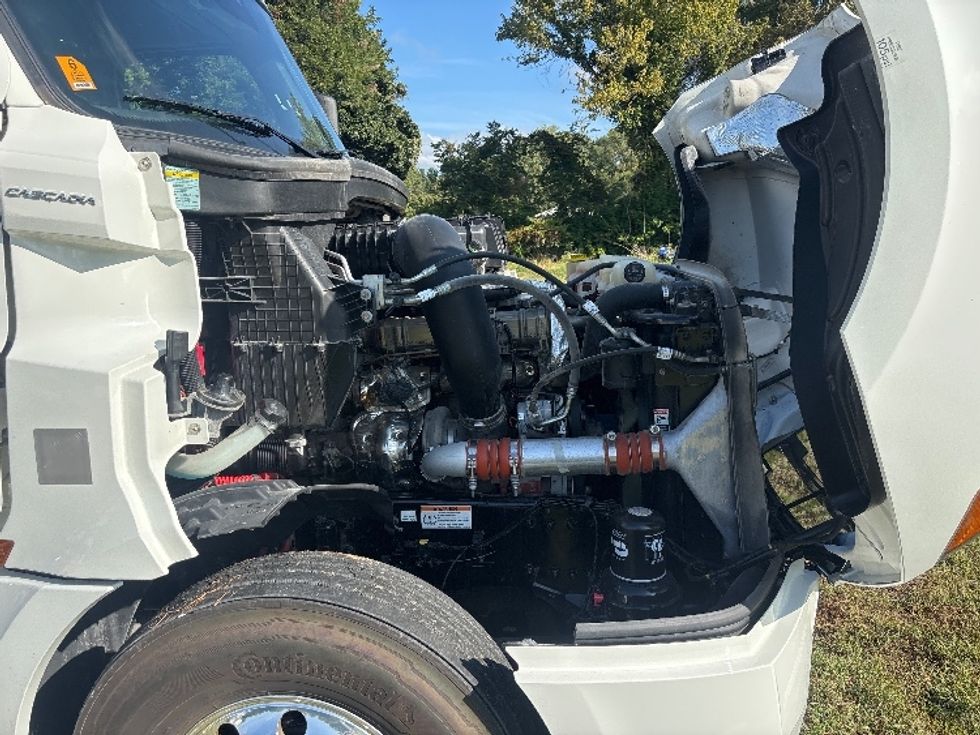 Day Cab Tractor-Heavy Duty Tractors-Freightliner-2023-T12664ST-Poplar Bluff-MO-700,880\n\t\tmiles-$ 38,500 - Image 15